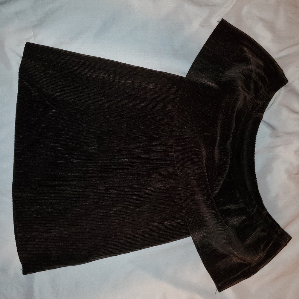 Off shoulder shiny shirt
